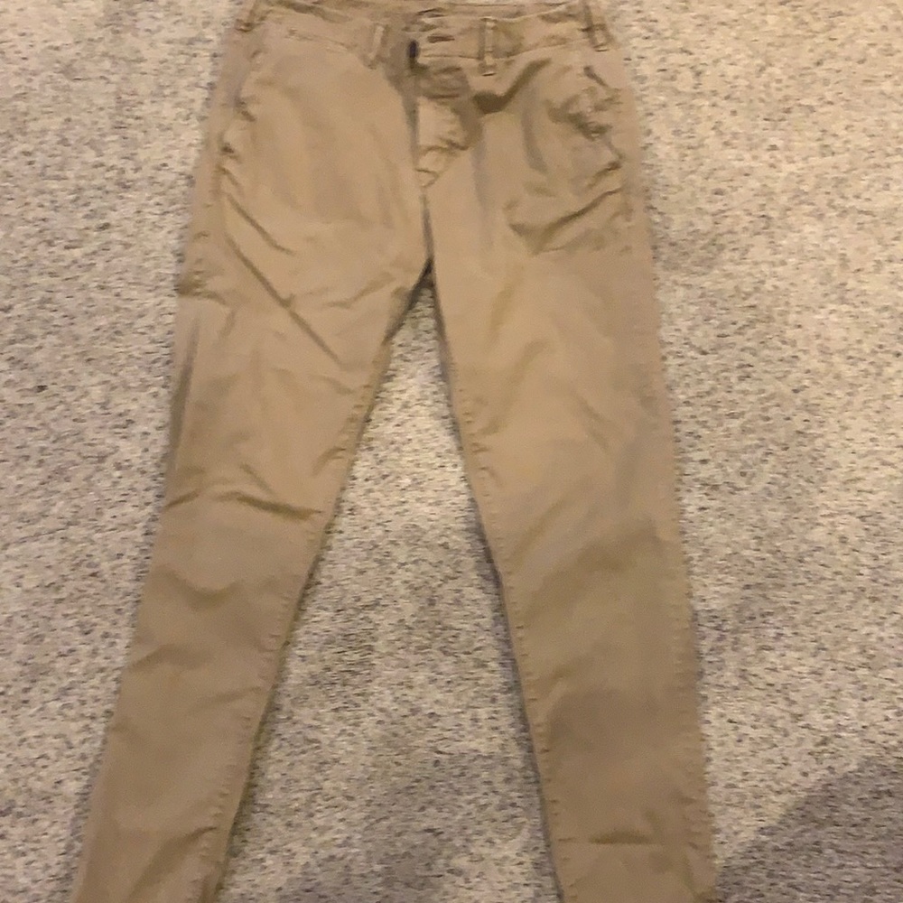 Men’s American Eagle khakis